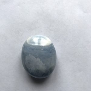 Calcite bleu galet ovale 5,8cm