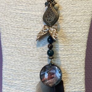 Collier au bronzite, agate mousse, corail fossilisé